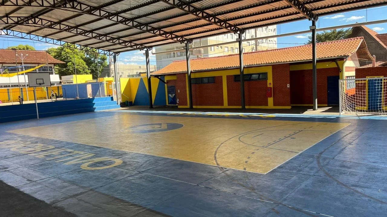 Quadra poliesportiva coberta do Objetivo Uberaba
